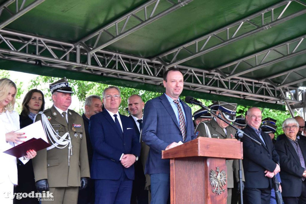 Tuchola: Uroczystość wręczenia sztandaru 11. Wojskowego Oddziału Gospodarczego