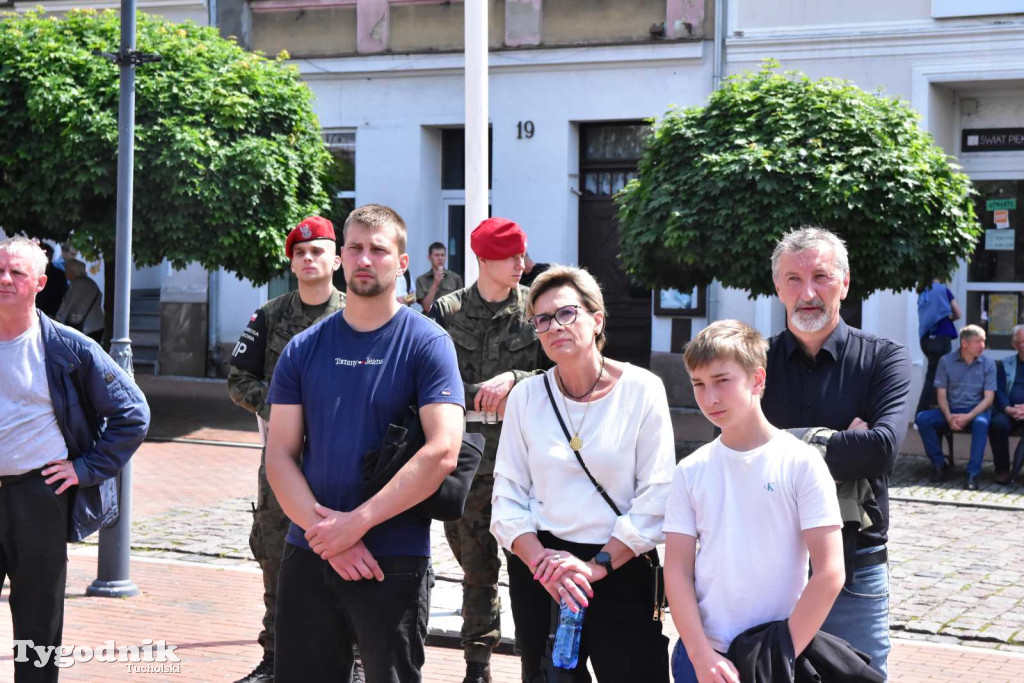 Tuchola: Uroczystość wręczenia sztandaru 11. Wojskowego Oddziału Gospodarczego