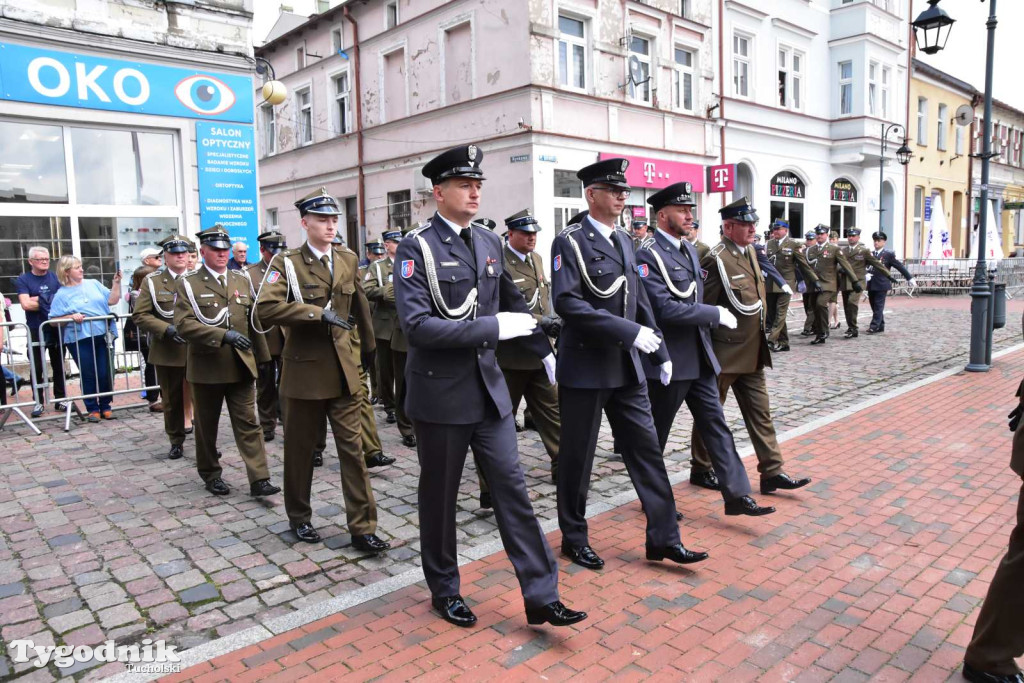 Tuchola: Uroczystość wręczenia sztandaru 11. Wojskowego Oddziału Gospodarczego