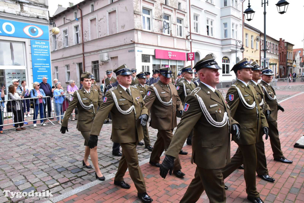 Tuchola: Uroczystość wręczenia sztandaru 11. Wojskowego Oddziału Gospodarczego