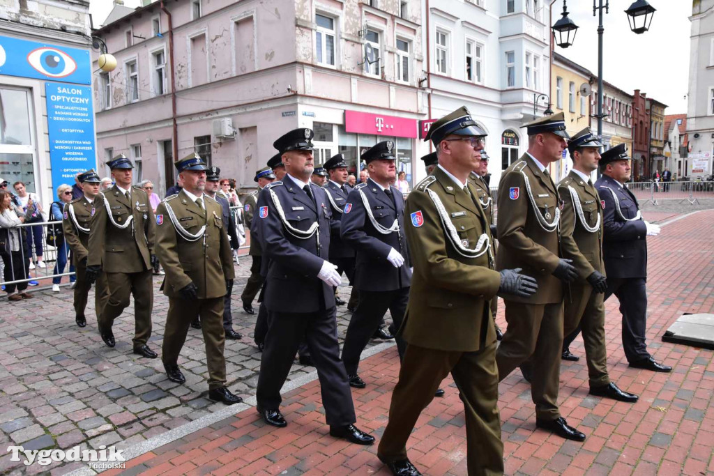 Tuchola: Uroczystość wręczenia sztandaru 11. Wojskowego Oddziału Gospodarczego