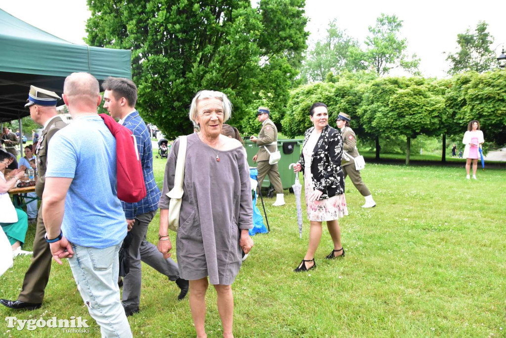 Tuchola: Uroczystość wręczenia sztandaru 11. Wojskowego Oddziału Gospodarczego