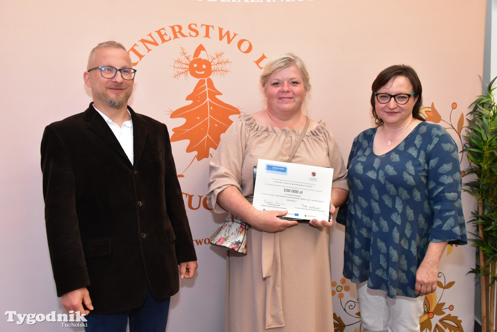 Uroczystość wręczania umów o powierzenie grantu na projekty dla seniorów