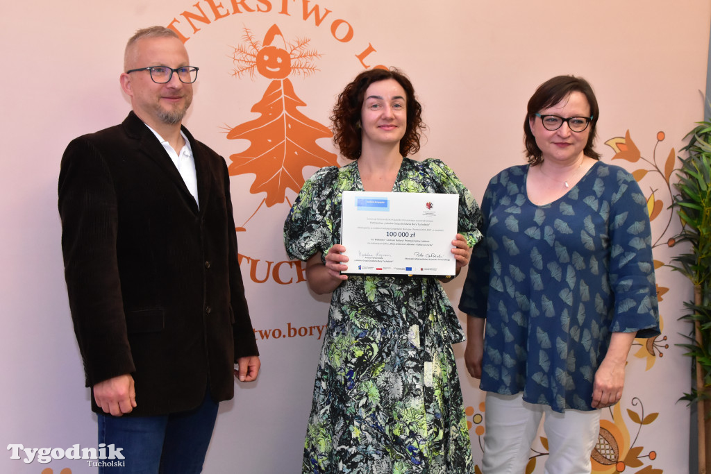 Uroczystość wręczania umów o powierzenie grantu na projekty dla seniorów
