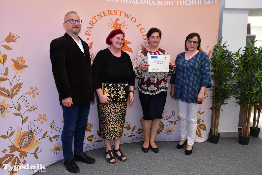 Uroczystość wręczania umów o powierzenie grantu na projekty dla seniorów