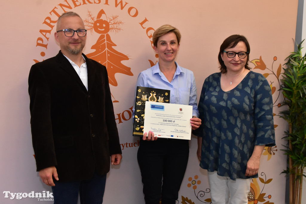 Uroczystość wręczania umów o powierzenie grantu na projekty dla seniorów