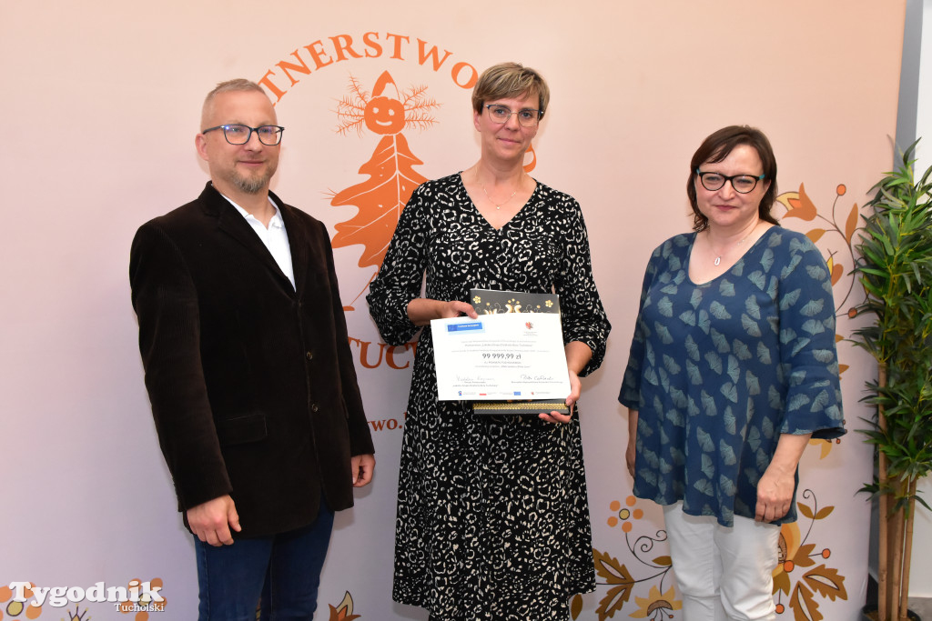 Uroczystość wręczania umów o powierzenie grantu na projekty dla seniorów