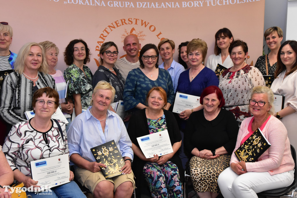 Uroczystość wręczania umów o powierzenie grantu na projekty dla seniorów