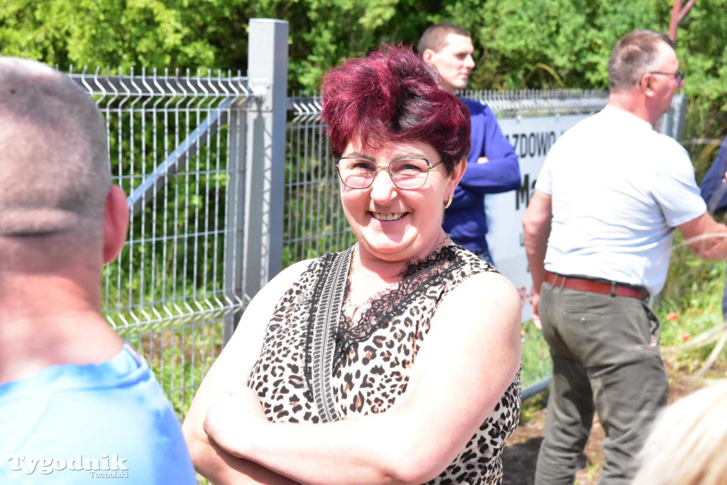 Poszkodowani rolnicy ponownie pod firmą w Sartowicach! Spotkanie w nerwowym oczekiwaniu na właściciela skupu bydła