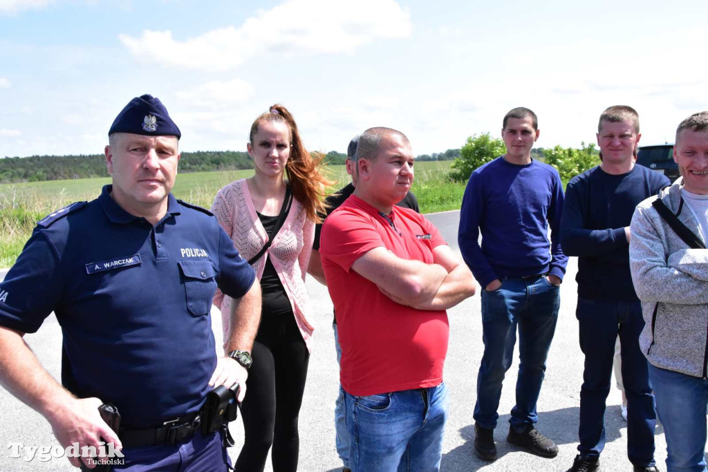Poszkodowani rolnicy ponownie pod firmą w Sartowicach! Spotkanie w nerwowym oczekiwaniu na właściciela skupu bydła