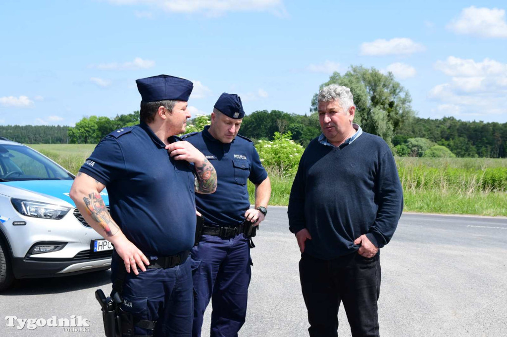 Poszkodowani rolnicy ponownie pod firmą w Sartowicach! Spotkanie w nerwowym oczekiwaniu na właściciela skupu bydła