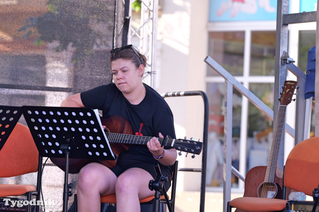 Tuchola, rynek. TOK\'n\'ROCK - debiut młodzieżowego zespołu! ZDJĘCIA