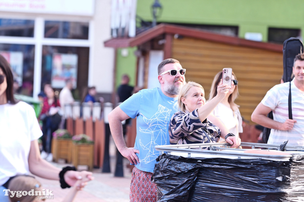 Tuchola, rynek. TOK\'n\'ROCK - debiut młodzieżowego zespołu! ZDJĘCIA