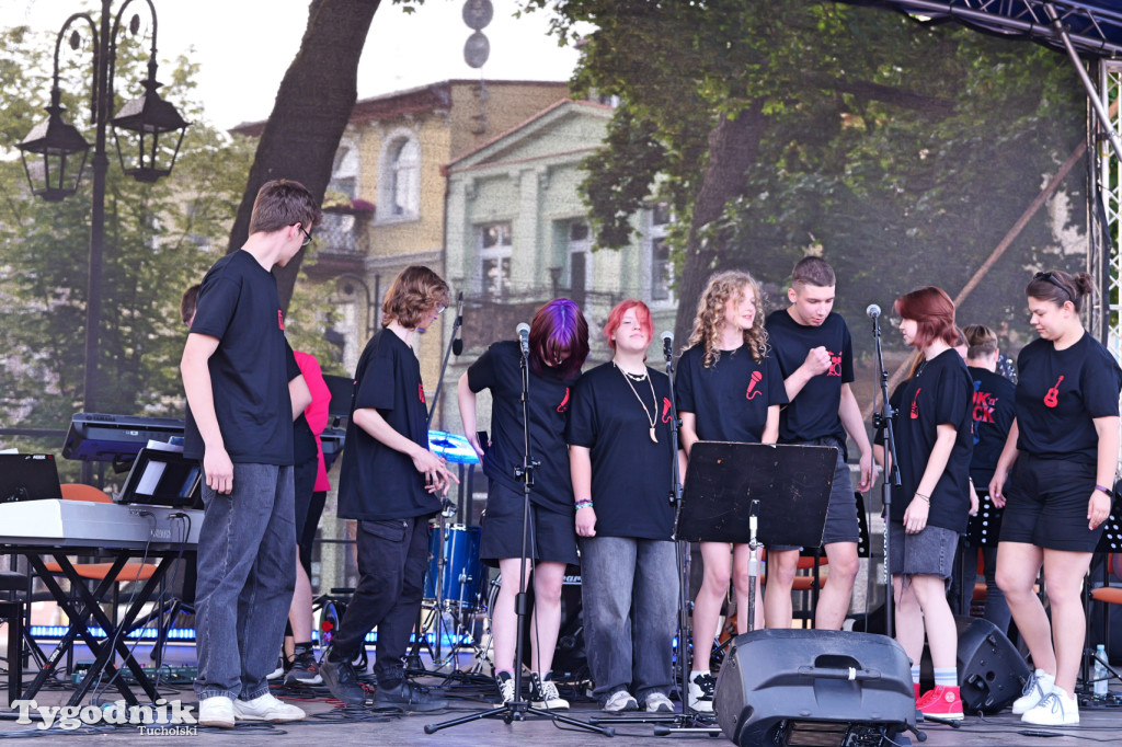 Tuchola, rynek. TOK\'n\'ROCK - debiut młodzieżowego zespołu! ZDJĘCIA