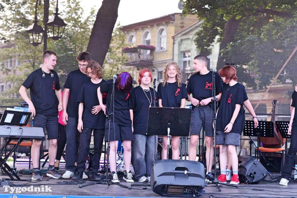 Tuchola, rynek. TOK\'n\'ROCK - debiut młodzieżowego zespołu! ZDJĘCIA