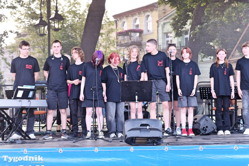 Tuchola, rynek. TOK\'n\'ROCK - debiut młodzieżowego zespołu! ZDJĘCIA