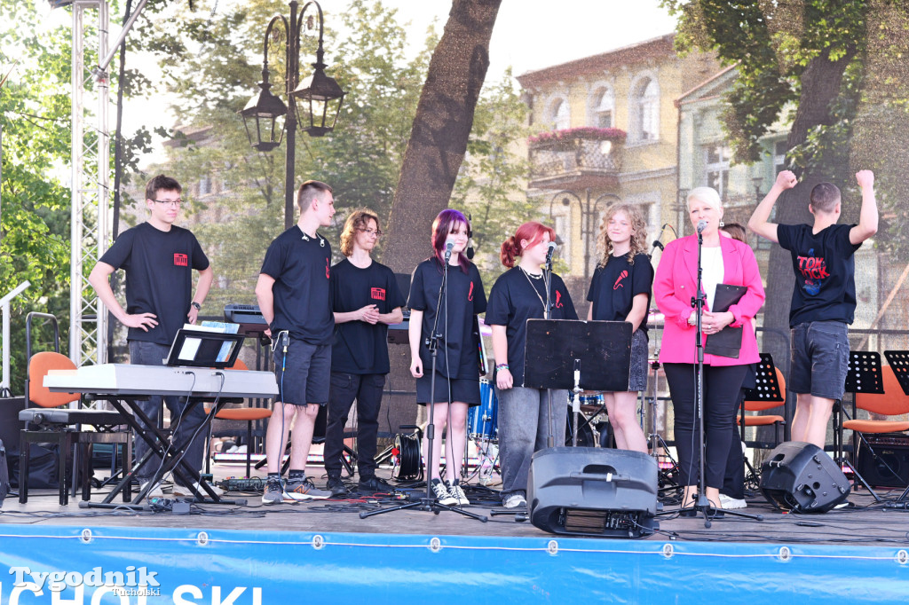 Tuchola, rynek. TOK\'n\'ROCK - debiut młodzieżowego zespołu! ZDJĘCIA