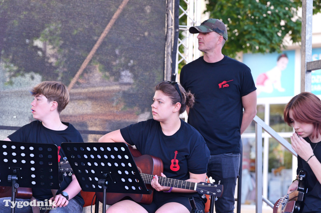 Tuchola, rynek. TOK\'n\'ROCK - debiut młodzieżowego zespołu! ZDJĘCIA
