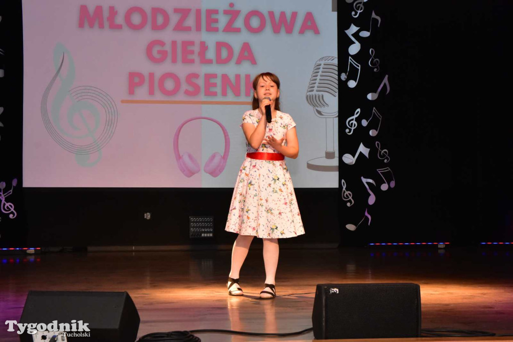 W Śliwicach wystąpili młodzi i utalentowani wokaliści podczas Młodzieżowej Giełdy Piosenki