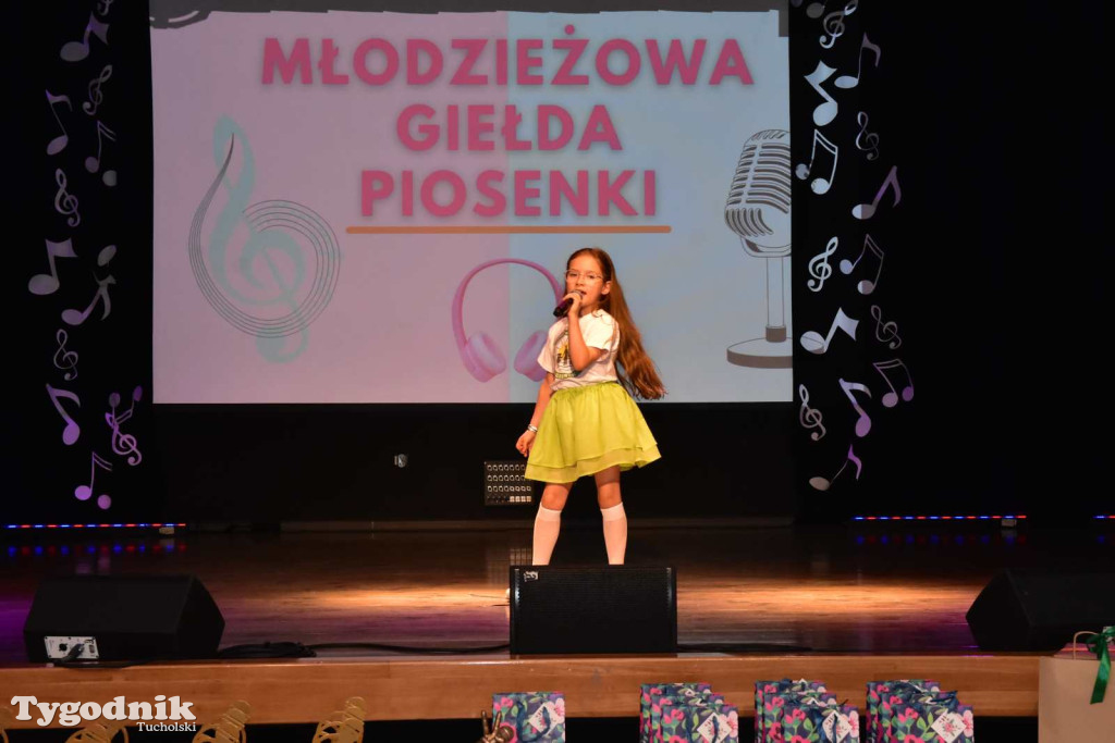 W Śliwicach wystąpili młodzi i utalentowani wokaliści podczas Młodzieżowej Giełdy Piosenki