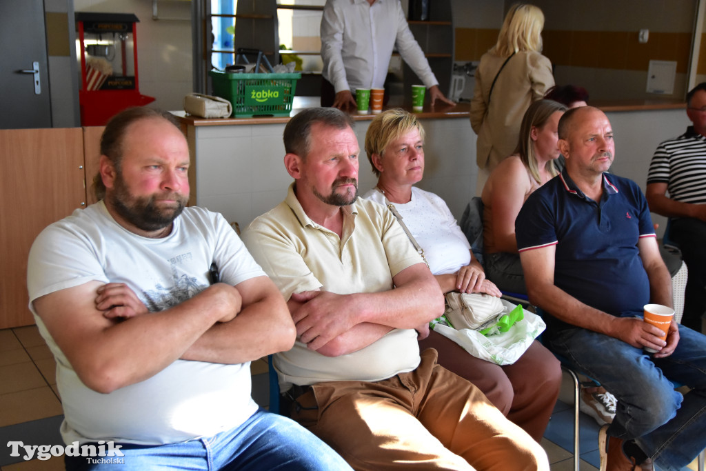 Poszkodowani rolnicy przez firmę skupującą bydło spotkali się z posłem