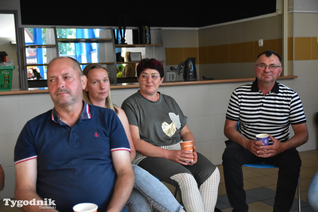 Poszkodowani rolnicy przez firmę skupującą bydło spotkali się z posłem