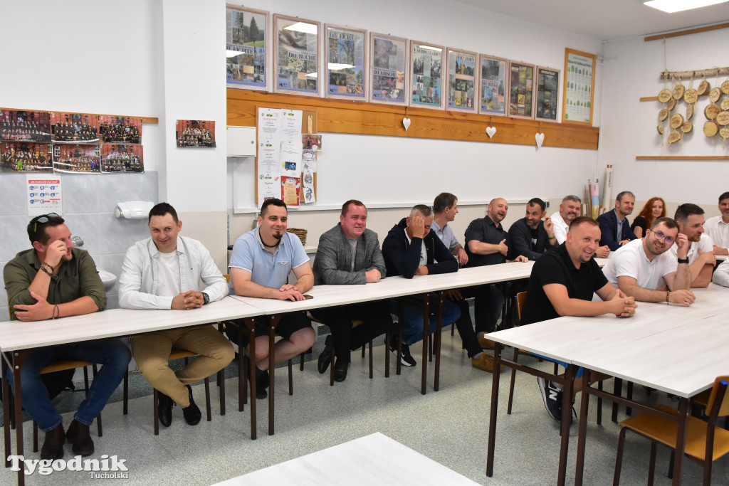 Tuchola: 60-lecie Technikum Leśnego w Tucholi - spotkania z dawnymi wychowawcami i zwiedzanie klas