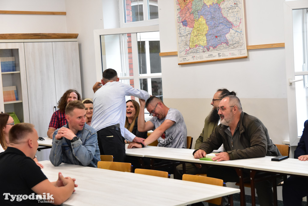 Tuchola: 60-lecie Technikum Leśnego w Tucholi - spotkania z dawnymi wychowawcami i zwiedzanie klas