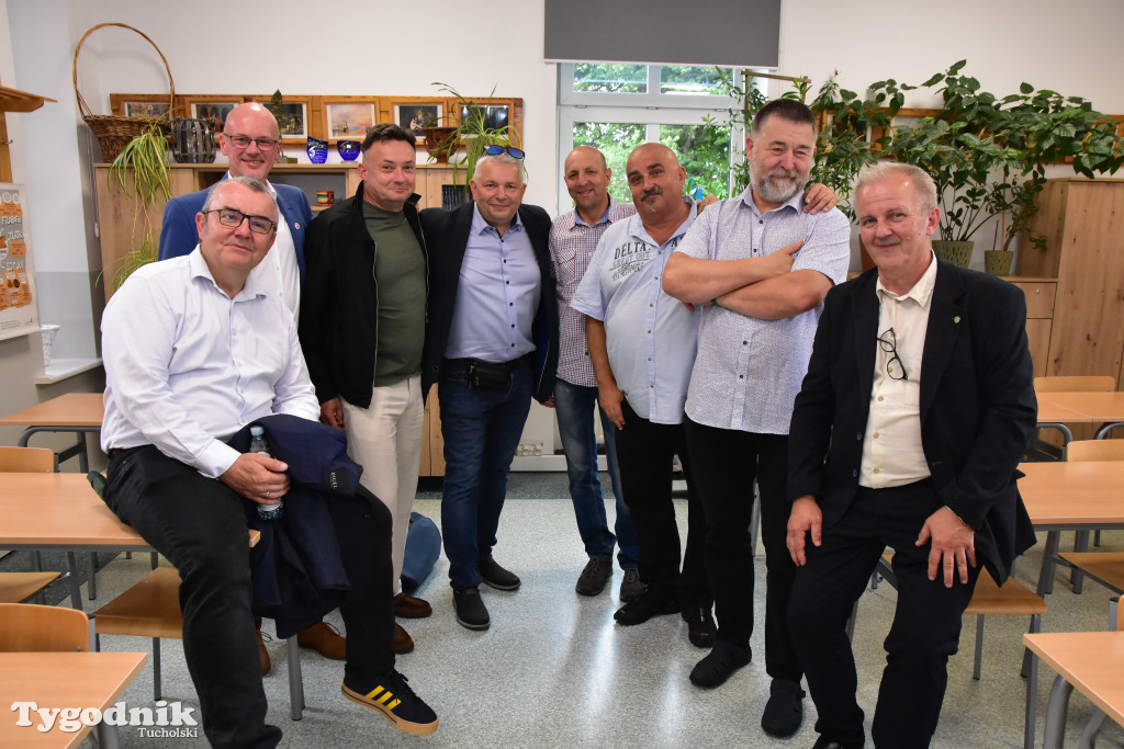 Tuchola: 60-lecie Technikum Leśnego w Tucholi - spotkania z dawnymi wychowawcami i zwiedzanie klas