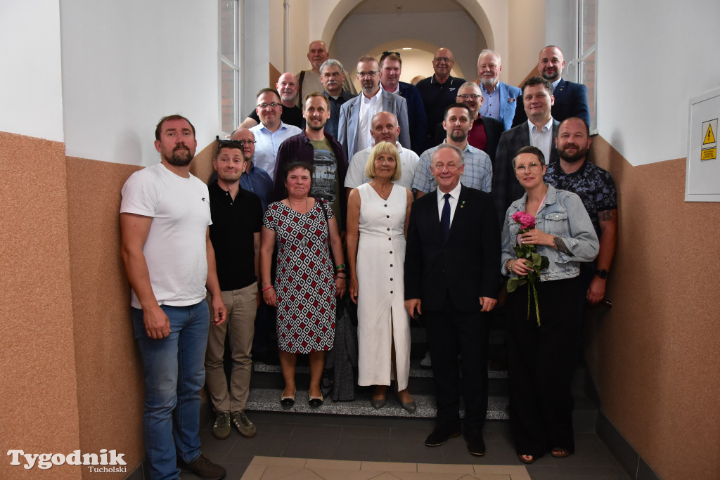 Tuchola: 60-lecie Technikum Leśnego w Tucholi - spotkania z dawnymi wychowawcami i zwiedzanie klas
