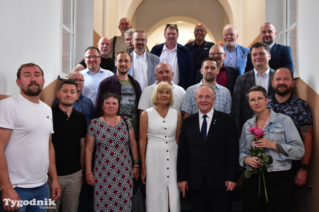 Tuchola: 60-lecie Technikum Leśnego w Tucholi - spotkania z dawnymi wychowawcami i zwiedzanie klas