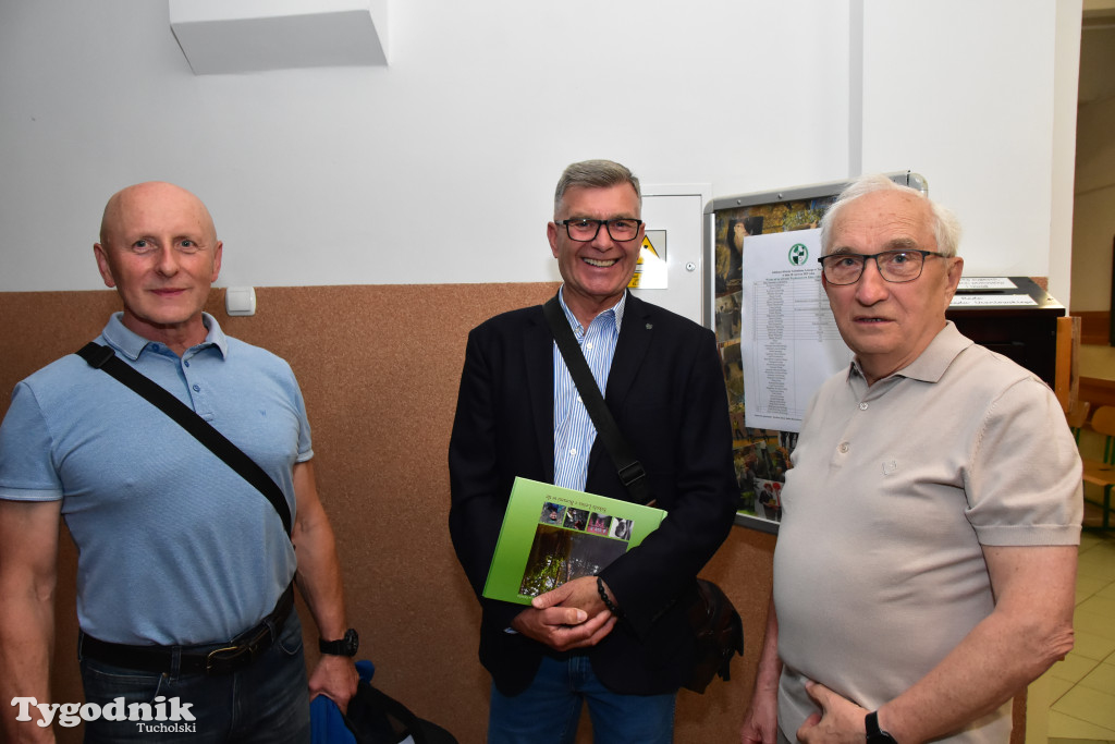 Tuchola: 60-lecie Technikum Leśnego w Tucholi - spotkania z dawnymi wychowawcami i zwiedzanie klas