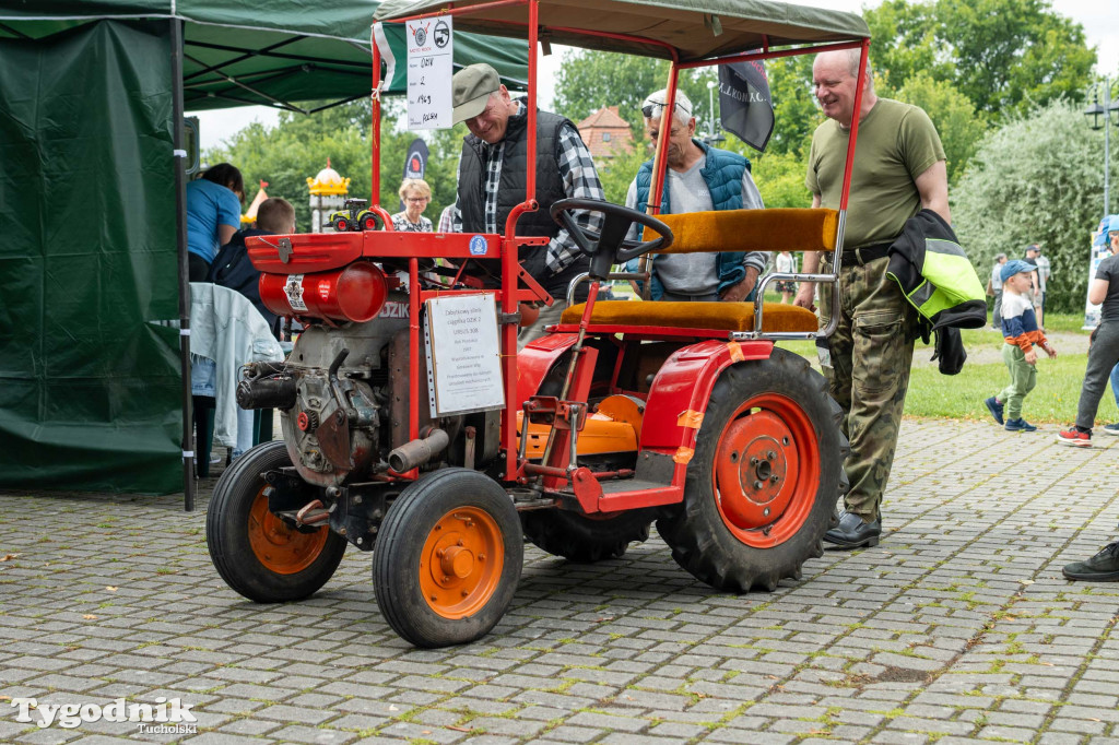 TUCHOLA: Wystawa Pojazdów Zabytkowych 2025 / PONAD 200 POJAZDÓW