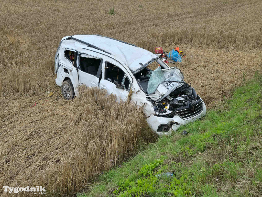 Wypadek na DW240 - 6 osób w samochodzie