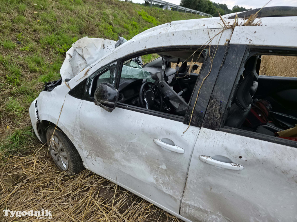 Wypadek na DW240 - 6 osób w samochodzie