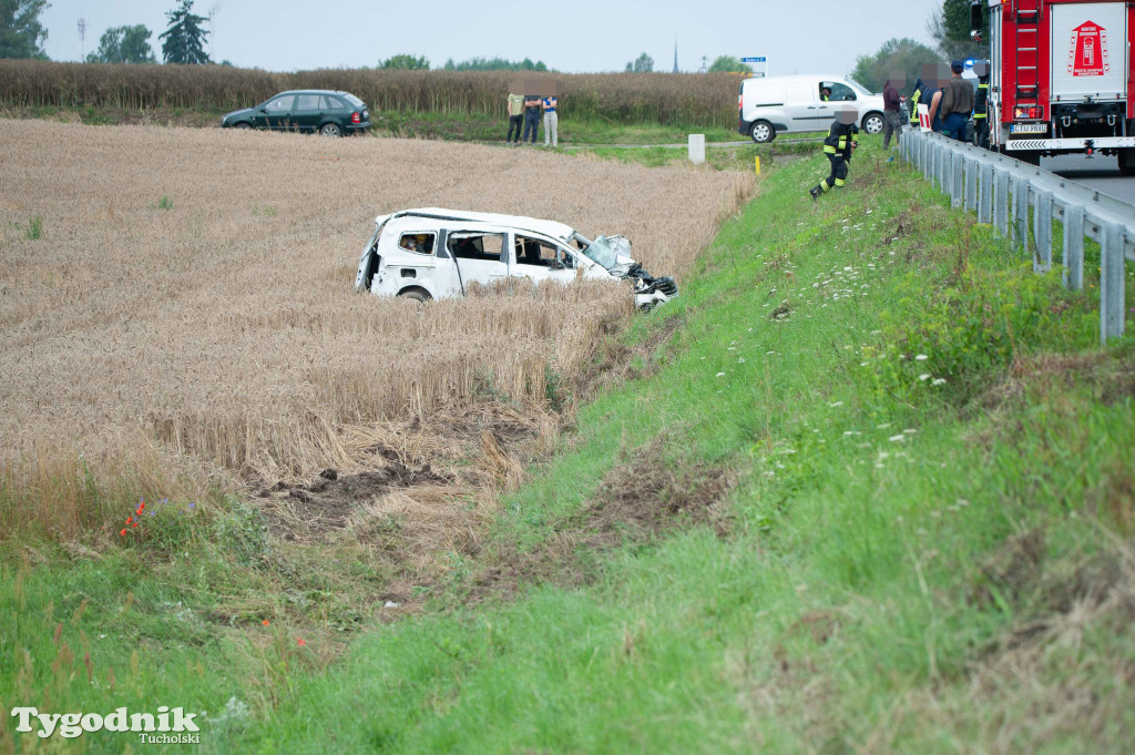 Wypadek na DW240 - 6 osób w samochodzie