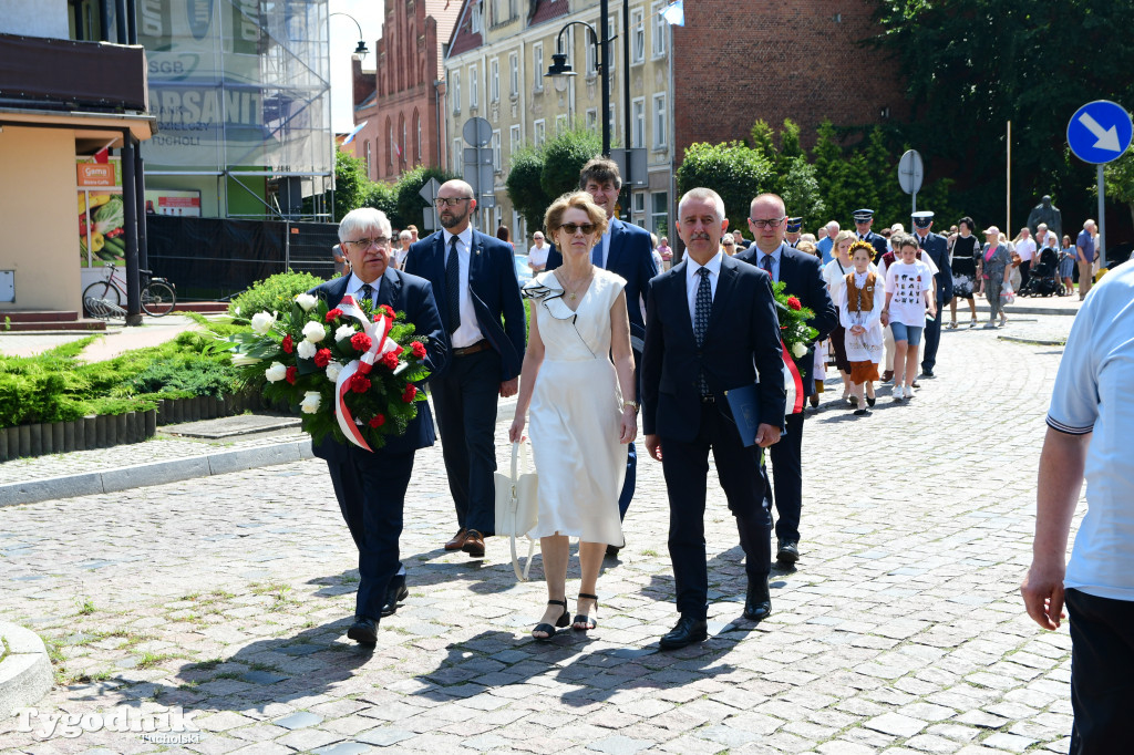 Święto patronki Tucholi / W KOŚCIELE i PRZED POMNIKIEM