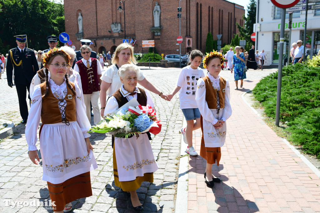 Święto patronki Tucholi / W KOŚCIELE i PRZED POMNIKIEM