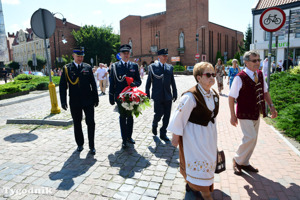 Święto patronki Tucholi / W KOŚCIELE i PRZED POMNIKIEM