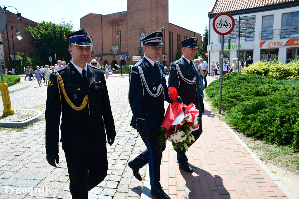 Święto patronki Tucholi / W KOŚCIELE i PRZED POMNIKIEM