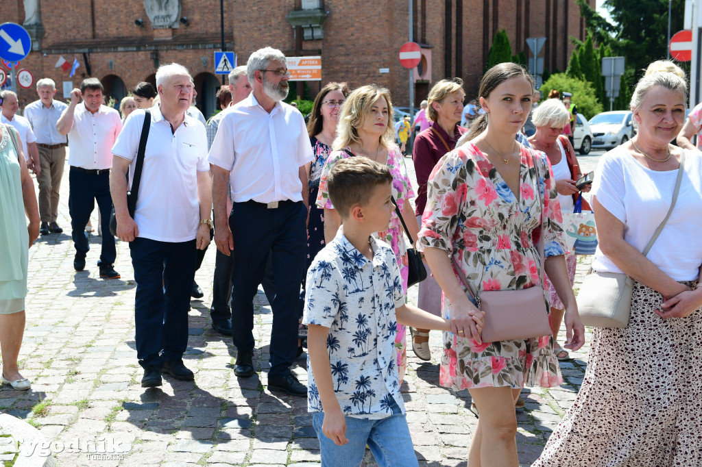 Święto patronki Tucholi / W KOŚCIELE i PRZED POMNIKIEM