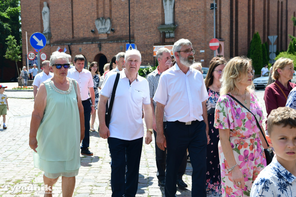Święto patronki Tucholi / W KOŚCIELE i PRZED POMNIKIEM