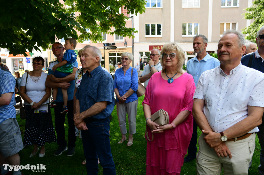 Święto patronki Tucholi / W KOŚCIELE i PRZED POMNIKIEM