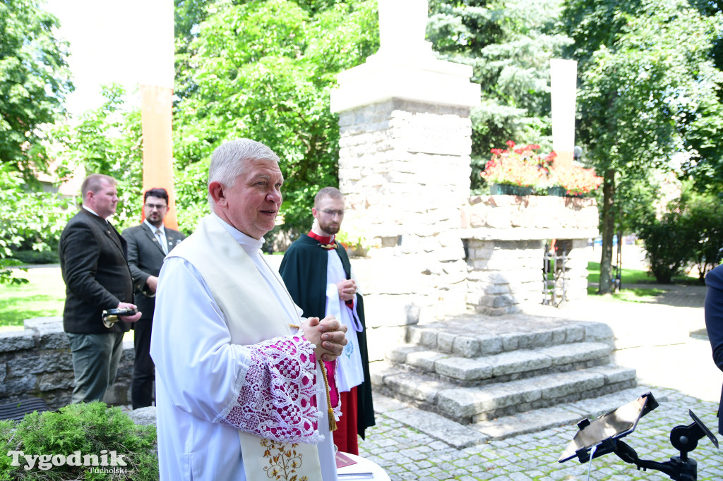 Święto patronki Tucholi / W KOŚCIELE i PRZED POMNIKIEM