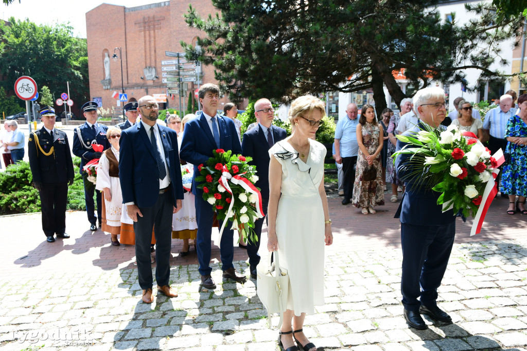 Święto patronki Tucholi / W KOŚCIELE i PRZED POMNIKIEM