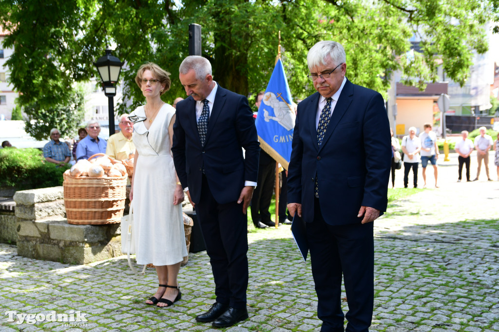 Święto patronki Tucholi / W KOŚCIELE i PRZED POMNIKIEM