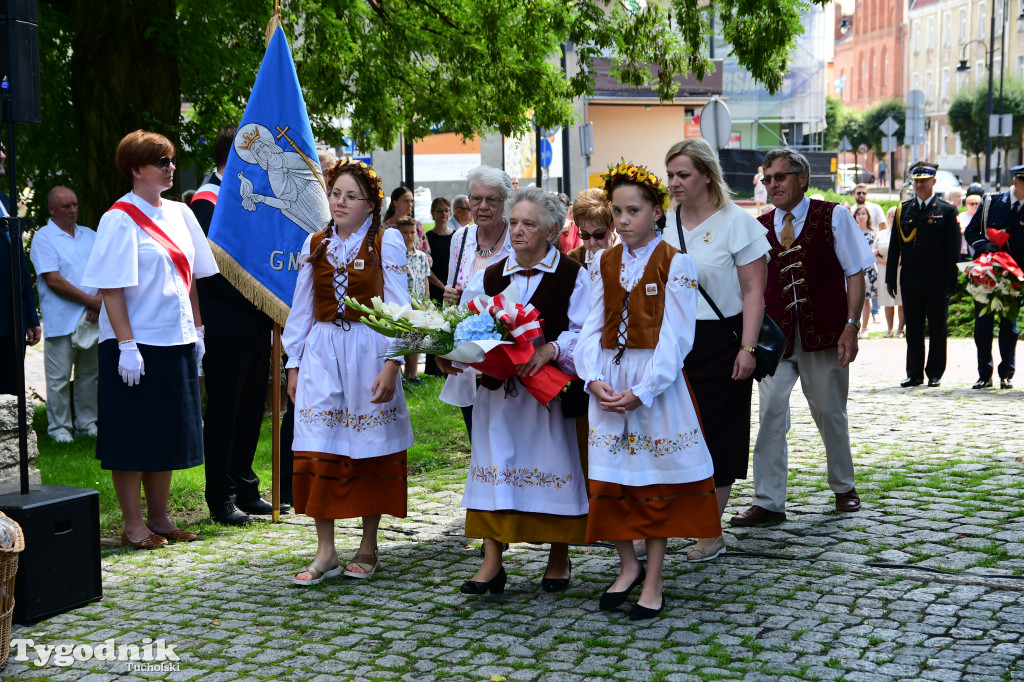 Święto patronki Tucholi / W KOŚCIELE i PRZED POMNIKIEM