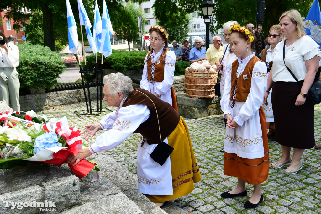 Święto patronki Tucholi / W KOŚCIELE i PRZED POMNIKIEM
