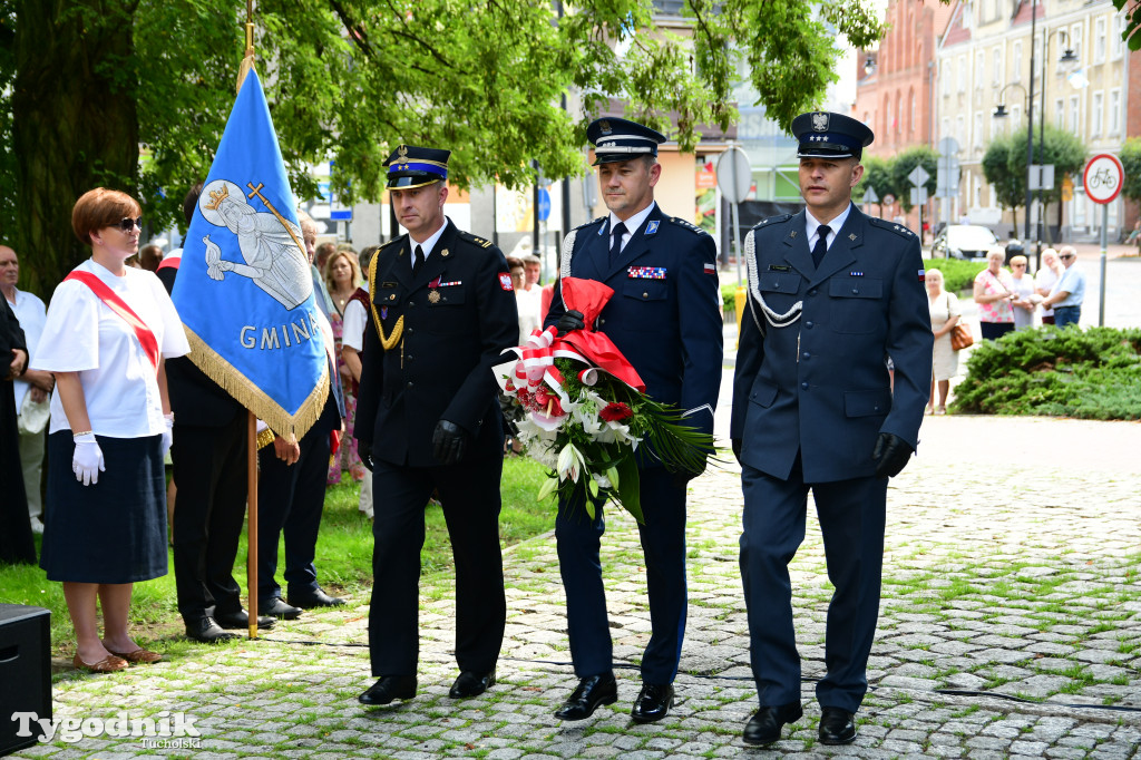 Święto patronki Tucholi / W KOŚCIELE i PRZED POMNIKIEM