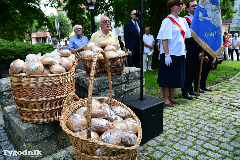 Święto patronki Tucholi / W KOŚCIELE i PRZED POMNIKIEM